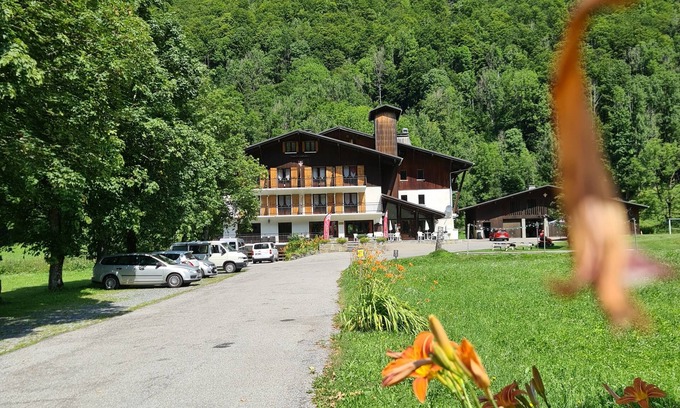Sixt-Fer-a-Cheval Hotel | Top-Rated Hôtel et Centre de Montagne Le Choucas Awaits