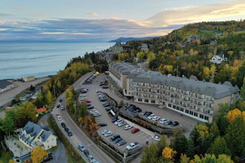 Pointe-au-Pic Hotel | Enchanting Hôtel Le Petit Manoir du Casino with Ocean Views