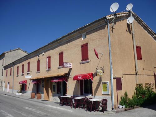 Les Omergues Hotel | Pet-Friendly Hôtel Etape with Breakfast and Dining Options