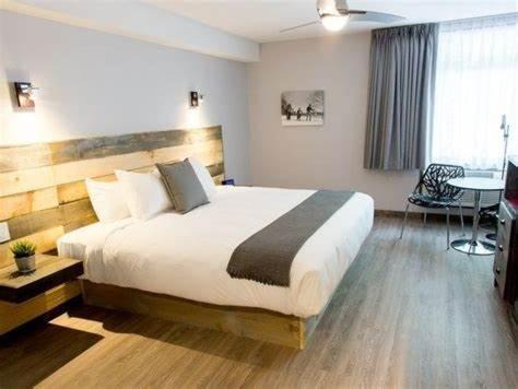 Val Morin Hotel | Discover Hôtel Far Hills: Private Beach & Ocean Views