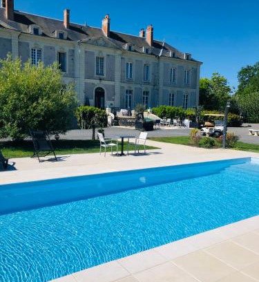 Saint-Philbert-de-Grand-Lieu Hotel | Scenic Hôtel Particulier CHÂTEAU DES MARAIS by Grand Lieu Lake
