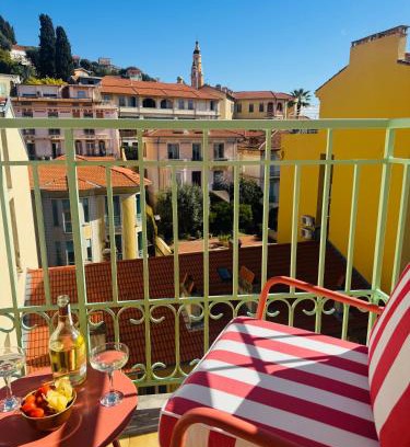 Old Town Hotel | Enjoy Ocean Views at Hôtel Narev's - Pet Friendly Stay