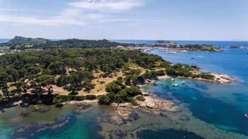 Six-Fours-les-Plages Hotel | Relax at Hôtel Helios & SPA - Ile des Embiez with Ocean Views