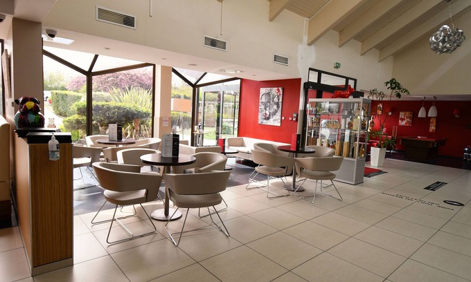 Saintes Hotel | Relaxing Stay at Hôtel ibis Saintes with Pool & Spa