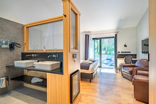 Le Bois-Plage-en-Re Hotel | Relax at Hôtel Ile de Ré with Oceanfront Spa & Pool