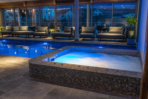 Xonrupt-Longemer Hotel | Experience Hôtel Interlaken Lounge Bar & Spa with Ocean Views
