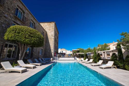 Calvi Hotel | Oceanfront Getaway at Hôtel L'Abbaye - 4-Star Comfort