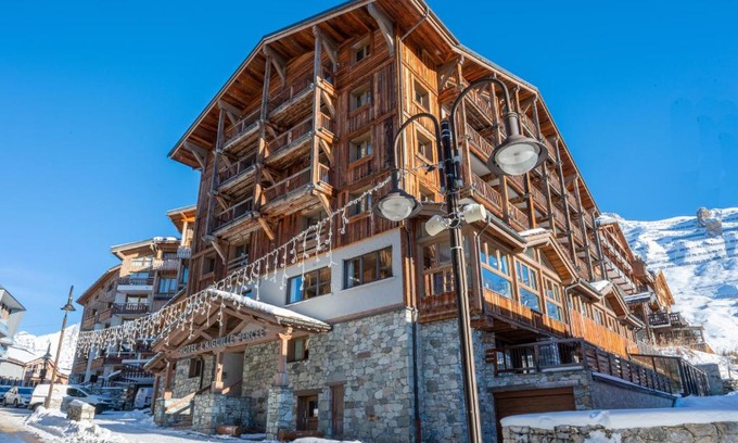 Tignes le Lac Hotel | Discover Hôtel L'Aiguille Percée: Oceanfront Bliss Awaits