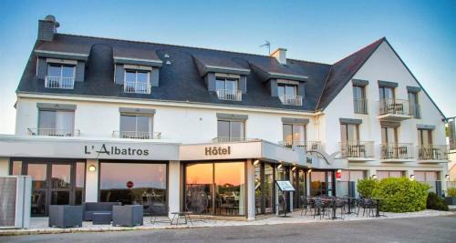 Damgan Hotel | Oceanfront Retreat at Hôtel l'Albatros - Family Friendly Stay