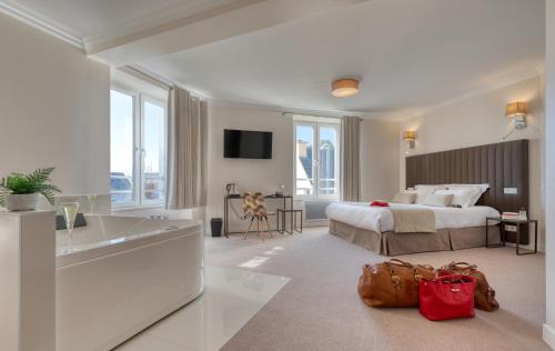 Clohars-Carnoet Hotel | Explore Hôtel L'Orée des plages with Ocean Views & Breakfast