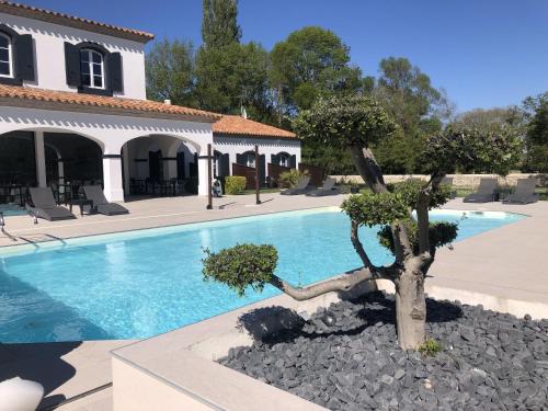 Carcassonne Hotel | Discover Hôtel La Bastide Saint Martin: Oceanfront Retreat