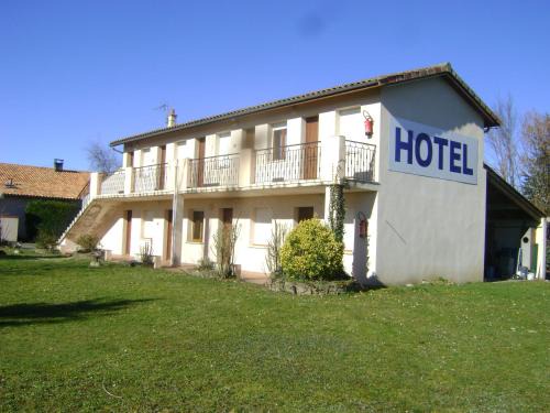 Clarac Hotel | Pet-Friendly Hôtel Restaurant La Casera with Great Amenities