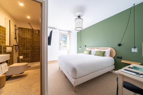 Venasque Hotel | Hôtel La Garrigue: Oceanfront Bliss with Pool Access