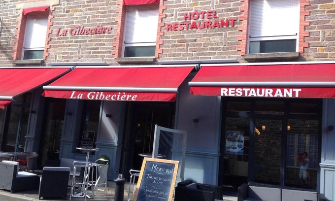Loheac Hotel | Pet-Friendly Hôtel La Gibecière with Ocean View Amenities