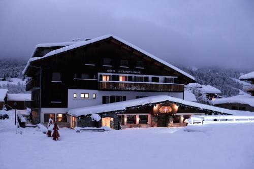 Les Gets Hotel | Experience Comfort at Hôtel La Grande Lanière, Rated 8.7