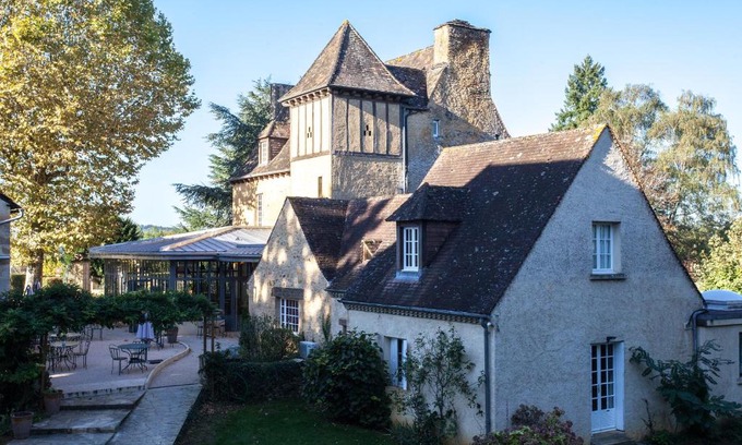 Sarlat-la-Caneda Hotel | Pet-Friendly Hotel Restaurant La Hoirie with Oceanfront Pool