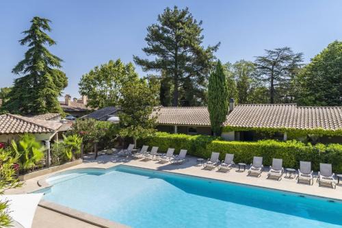Villeneuve-les-Avignon Hotel | Relax at Hôtel la Magnaneraie with Oceanfront Views