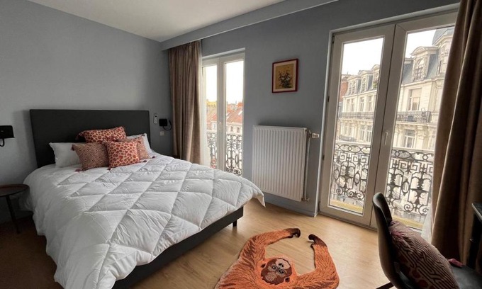 Quartier Saint-Gery - Sint-Gorikswijk Hotel | Pet-Friendly Hôtel La Pièce with Great Amenities & 8.1 Rating