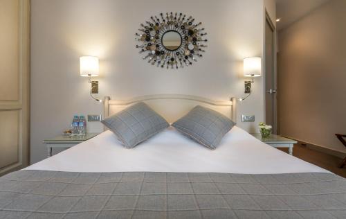 Saint-Louis Hotel | Experience Comfort at Logis Hôtel - La Résidence du Berry