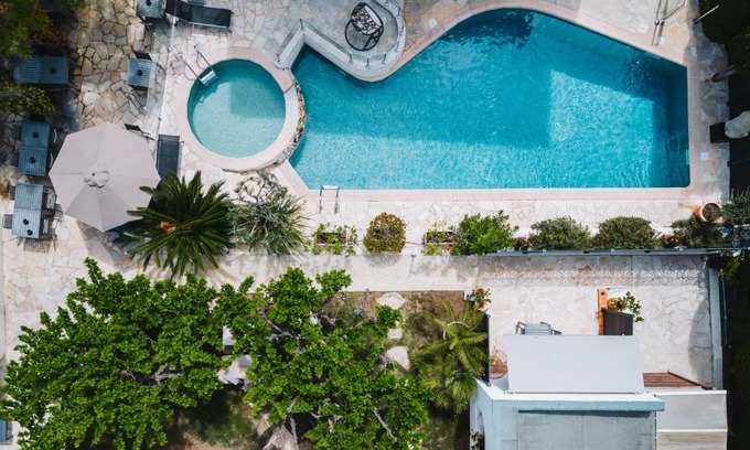 Cannes Hotel | Relax at Hôtel La Villa Cannes: Pet-Friendly & Oceanfront