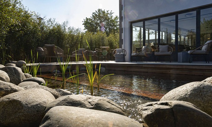 Andernos-les-Bains Hotel | Discover Hôtel Le 25: Eco-Friendly Stay with Pool Access