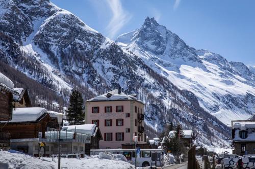 Zinal Hotel | Enchanting Hôtel Le Besso - A Romantic Lodge in Zinal