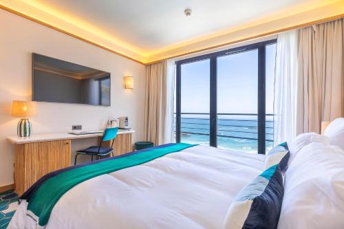 Biarritz City Centre Hotel | Experience Oceanfront Bliss at Hôtel Le Café de Paris