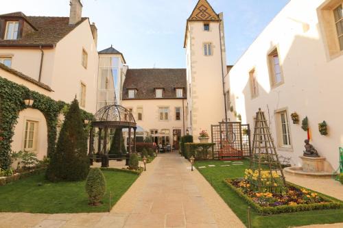 Beaune City Centre Hotel | Elegant Hôtel Le Cep: 5-Star Stay with Spa and Hot Tub