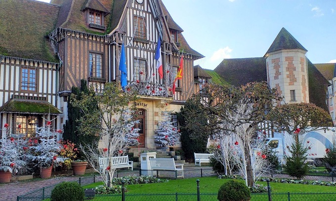 Deauville City Centre Hotel | Hôtel Le Chantilly: Guest Favorite with Spa & Dining Options