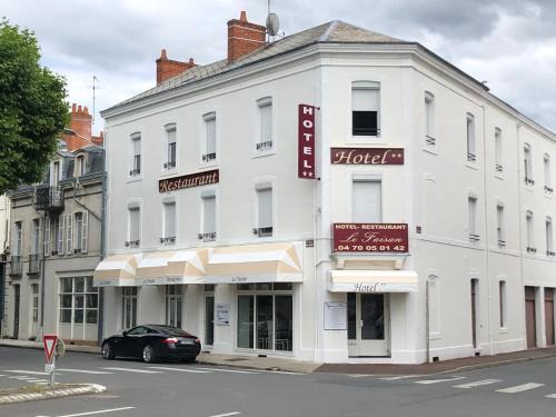 Montlucon Hotel | Cozy Hôtel Le Faisan: Pet-Friendly Stay with Restaurant