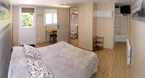 Saint-Georges-de-Didonne Hotel | Discover Comfort at Hôtel Le Printemps with Family-Friendly Perks