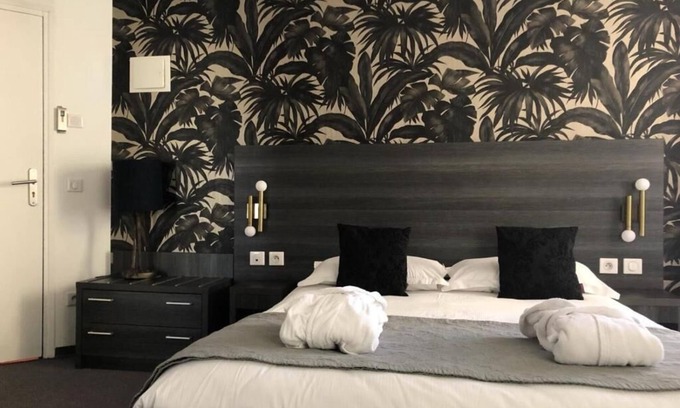 Quartier du Port Hotel | Experience Comfort at Hôtel Le G with Spa and Dining