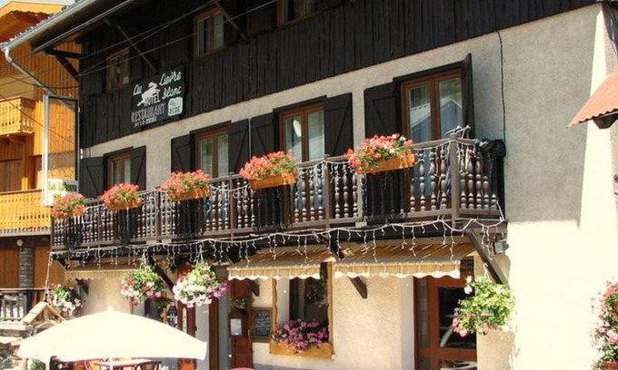 Vars Hotel | Family-Friendly Hôtel Le Lievre Blanc with Top Guest Ratings