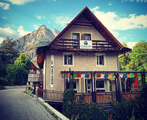 Villars-Colmars Hotel | Oceanfront Retreat at Hôtel Restaurant Le Martagon