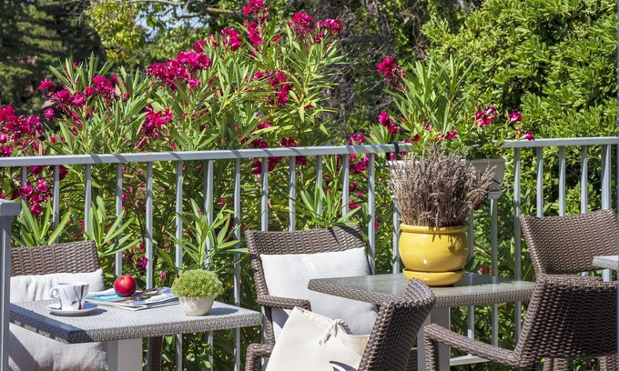 Est Hotel | Welcoming Hôtel Le Mozart: Guest Rated 9/10 & Family-Friendly