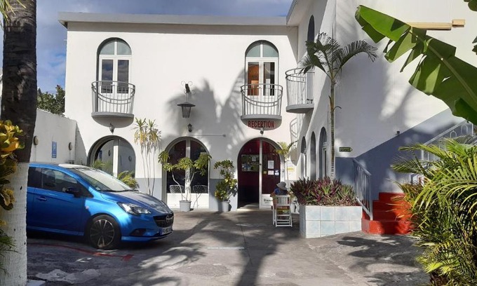 Centre-Ville Hotel | Oceanfront Escape at Hôtel Le Nathania with Kitchen Access