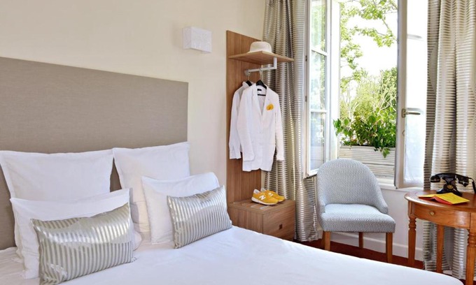Chinon Hotel | Comfortable Stay at Cit'Hôtel Le Plantagenet with Dining