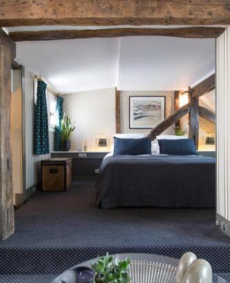 Odeon Hotel | Discover Hôtel Le Relais Saint-Germain: 4-Star Pet-Friendly Retreat