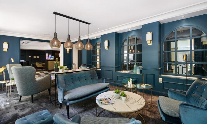 Montparnasse Hotel | Discover Hôtel le Royal Rive Gauche: Pool & Dining Delights