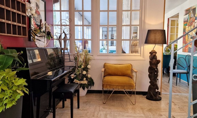 Thorigne-sur-Due Hotel | Discover Hôtel Le Saint Jacques: Family-Friendly Retreat