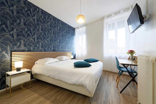 Autun Hotel | Discover Hôtel Des Arcades: Pet-Friendly & Family Welcoming