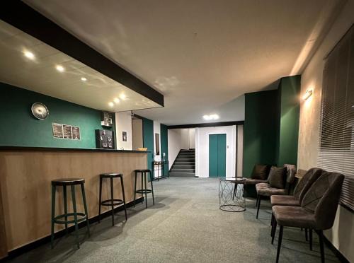 Ligny-en-Barrois Hotel | Budget-Friendly Hôtel Le Valéran with Family Amenities