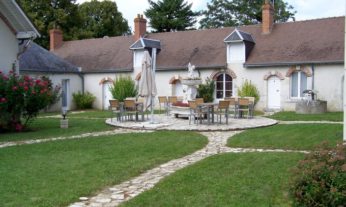 Saint-Laurent-Nouan Hotel | Guest Rated 9.2 - Hôtel Le Verger with Breakfast Included