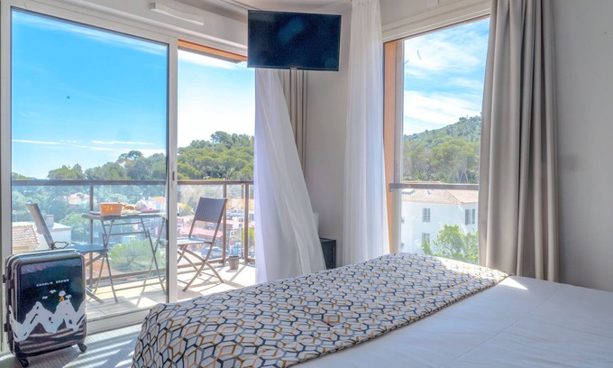 Le Dramont Hotel | Discover Hôtel Le Virevent: 9.4/10, Spa & Breakfast Included