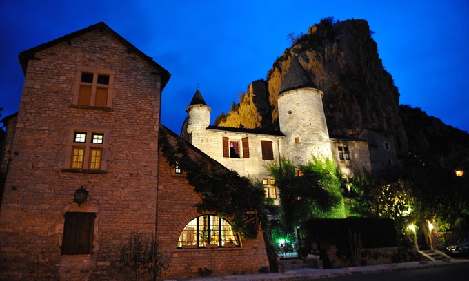 La Malene Hotel | Discover Hôtel Les Bateliers: Family-Friendly with Spa & Breakfast