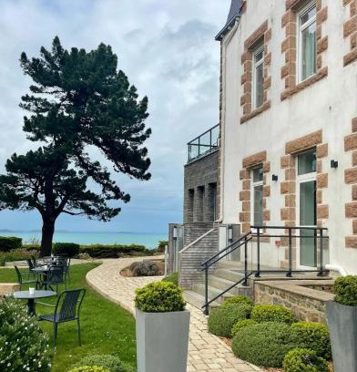 Perros-Guirec Hotel | Discover Hôtel Les Costans: Oceanfront Comfort Awaits
