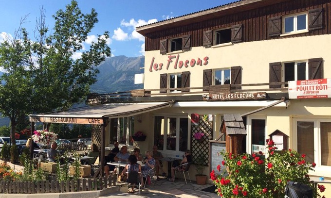 Le Sauze Hotel | Discover Hôtel les Flocons: Pet-Friendly with Great Dining