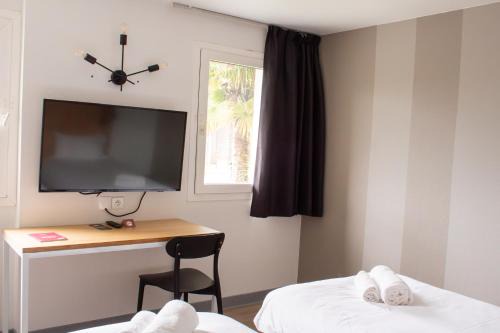 Bayonne Hotel | Discover Hôtel Les Genêts Bayonne: Pet-Friendly Retreat