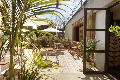 Aigues-Mortes Hotel | Discover Hotel Canal Aigues Mortes with Ocean Views & Pool