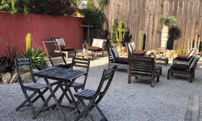 Argeles Plage Hotel | Quaint Hôtel Les Mimosas: Family-Friendly Dining Awaits